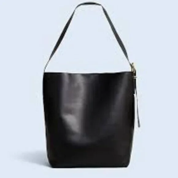 Brand New Madewell Leather Essential Bucket Tote with tag original price $178